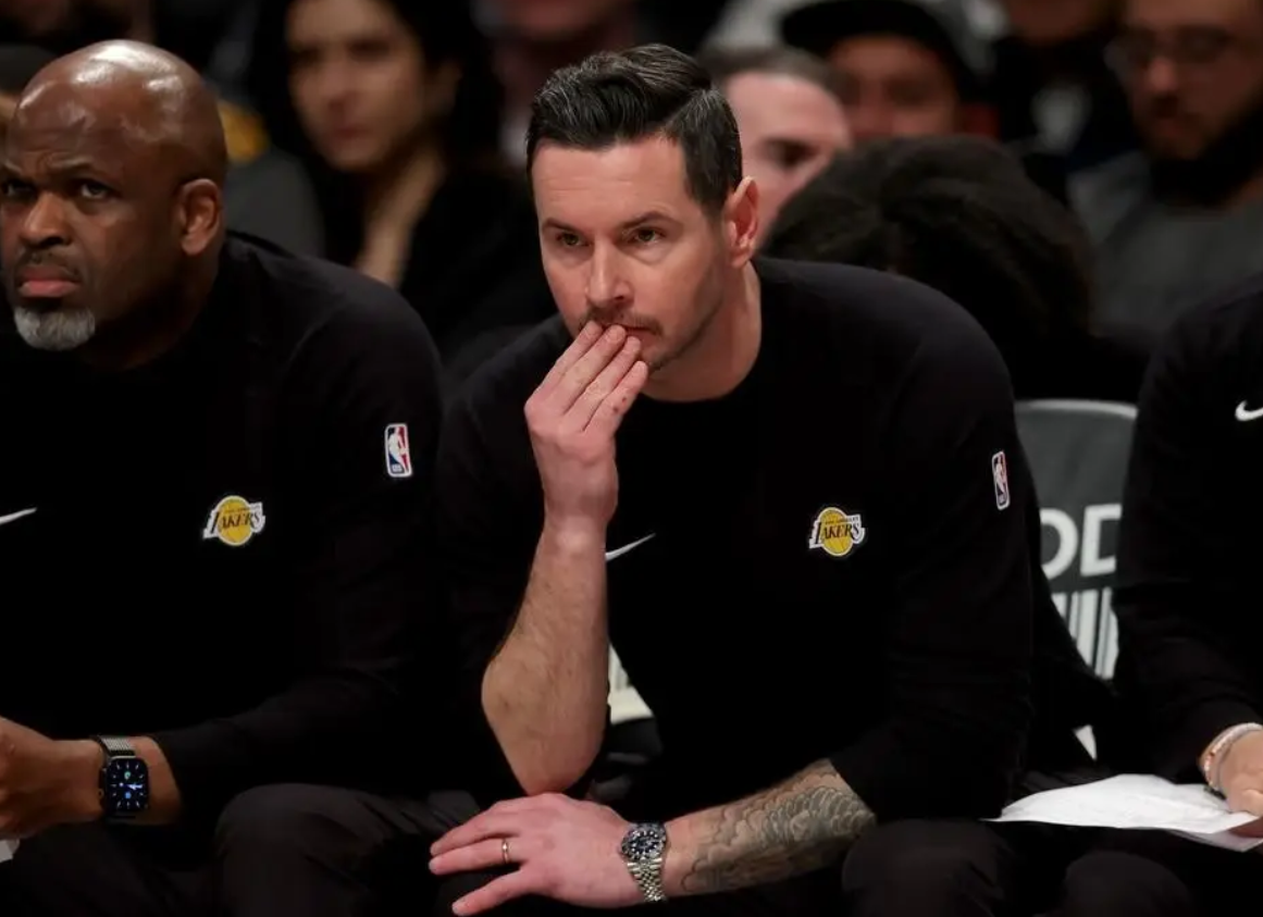 BB Sports-湖人3人末节摧毁比赛！雷迪克胡乱用人暂停，八村垒东契奇灾难性