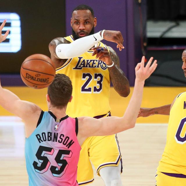 BB体育-独木难支詹姆斯迎接新挑战:到了我再次调整的时候