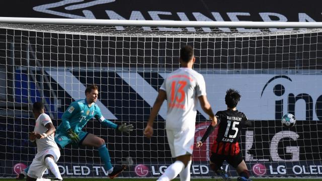 BB体育-爱挖坑的拜仁终于没能爬出来,德甲的悬念活过来了